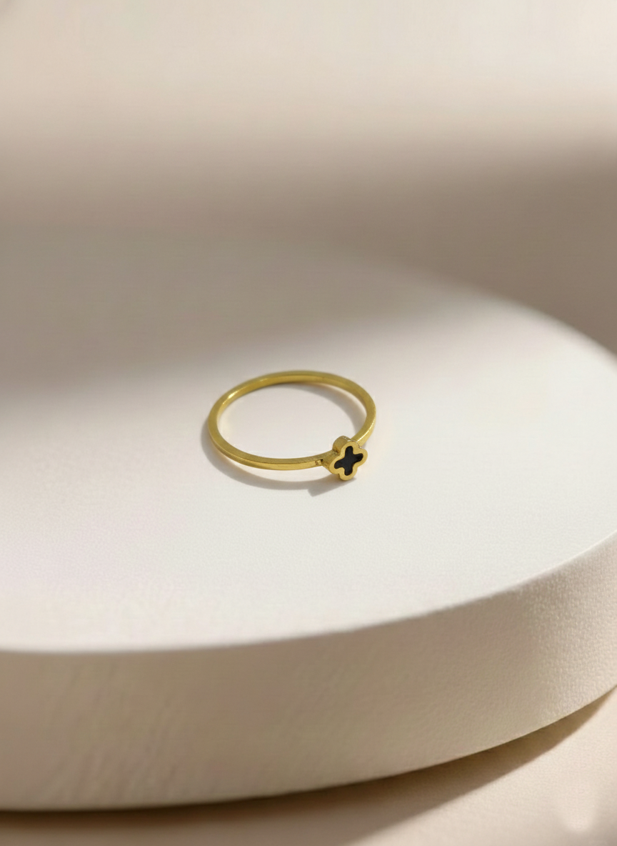 Tiny Clover Ring